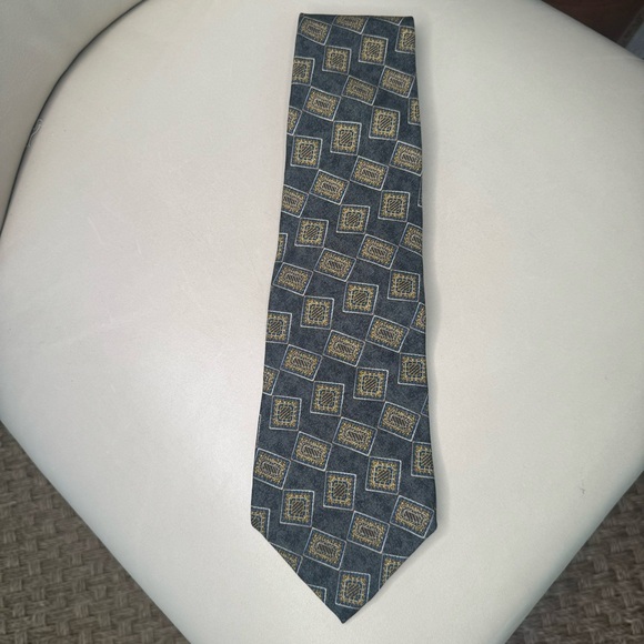 Metropolitan Museum Of Art Silk Tie - Picture 11 of 12